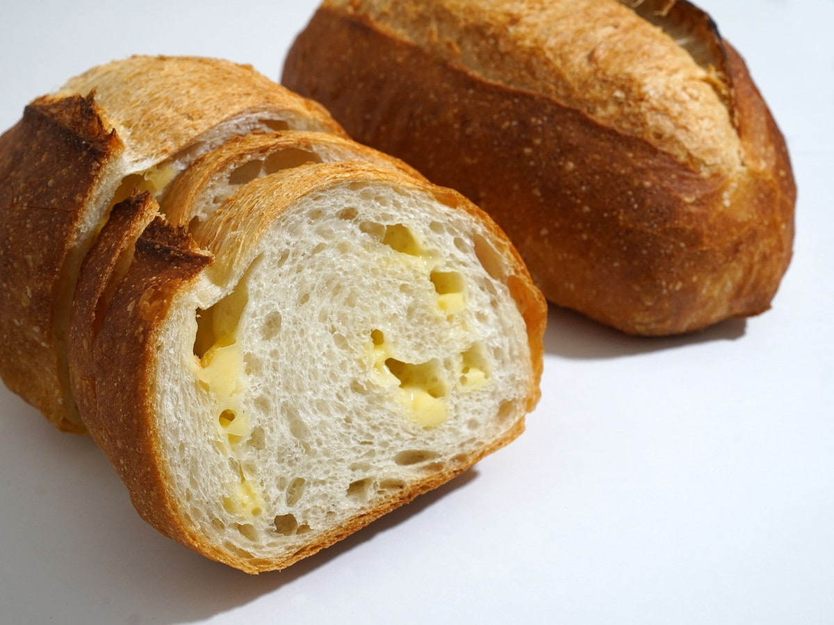 6時間かけて焼き上げるベースのフランスパンがおいしさの秘密