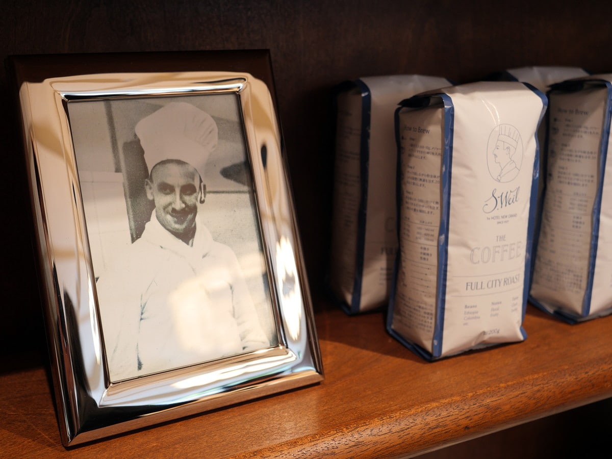店内に飾られている、初代料理長・サリーワイルの写真