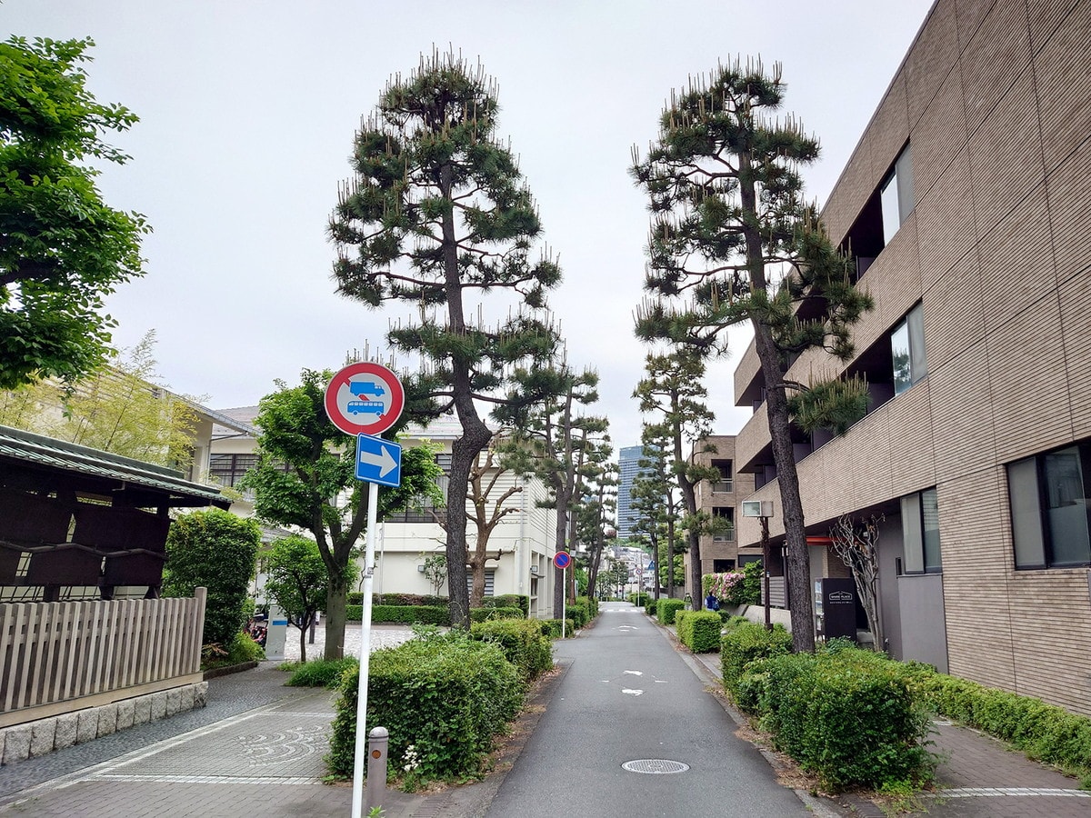 「高札場」が移設復元された神奈川宿歴史の道