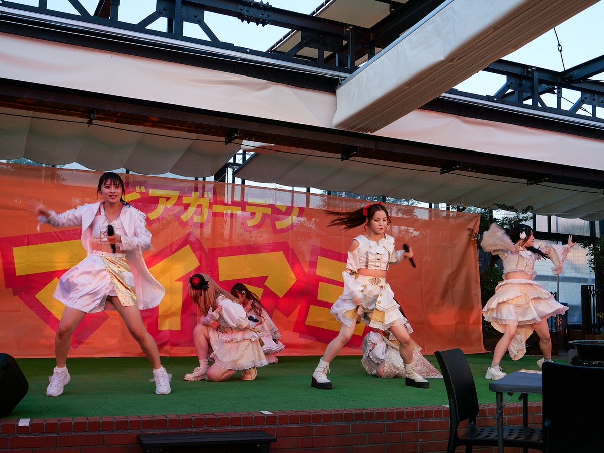 毎日ステージイベントを実施。この日は名古屋のアイドルグループ・プリンセス物語がパフォーマンスを披露