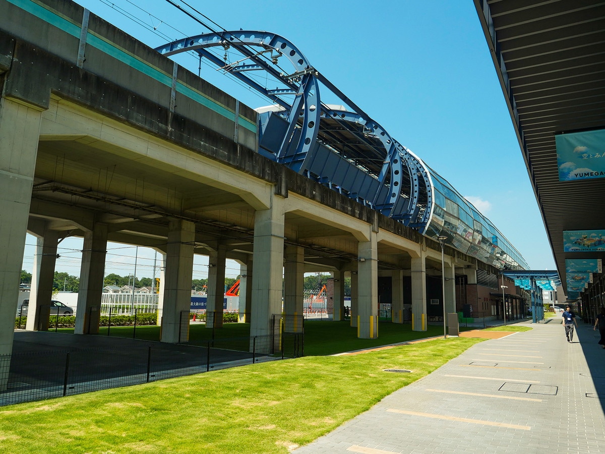 「ゆめが丘ソラトス3」は、ゆめが丘駅の高架下に位置