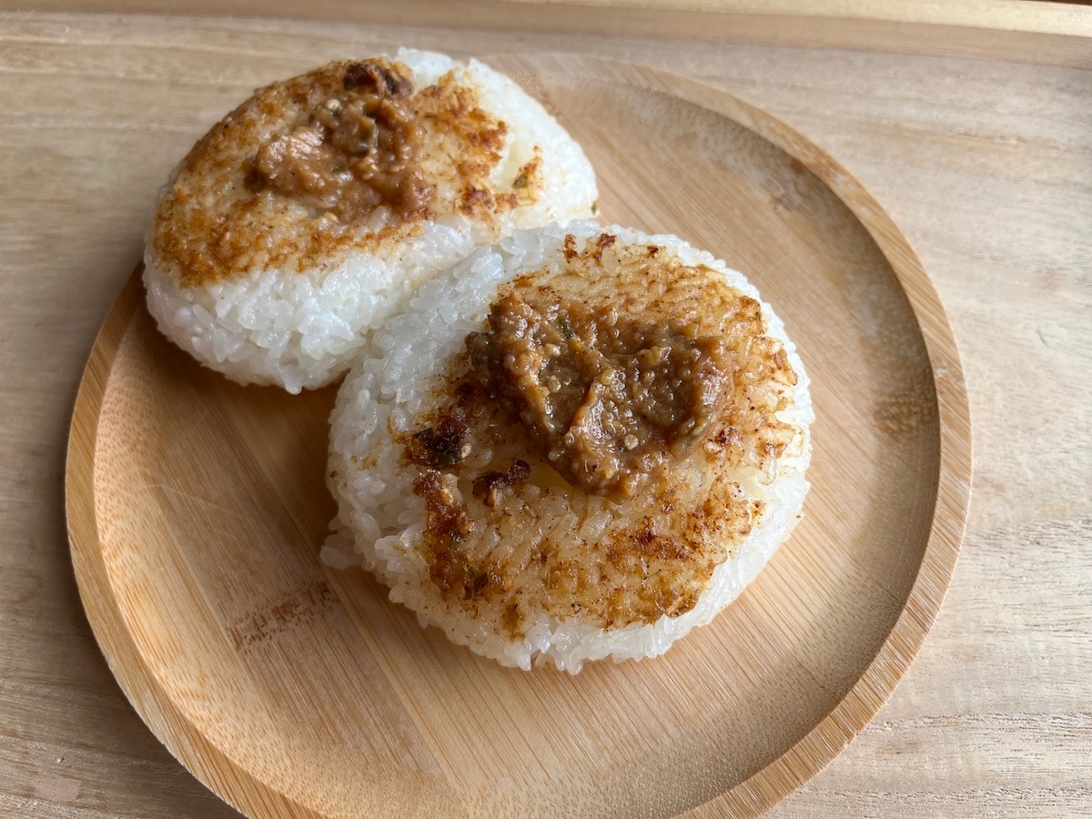 カルディの「みょうが味噌」で焼きおにぎり