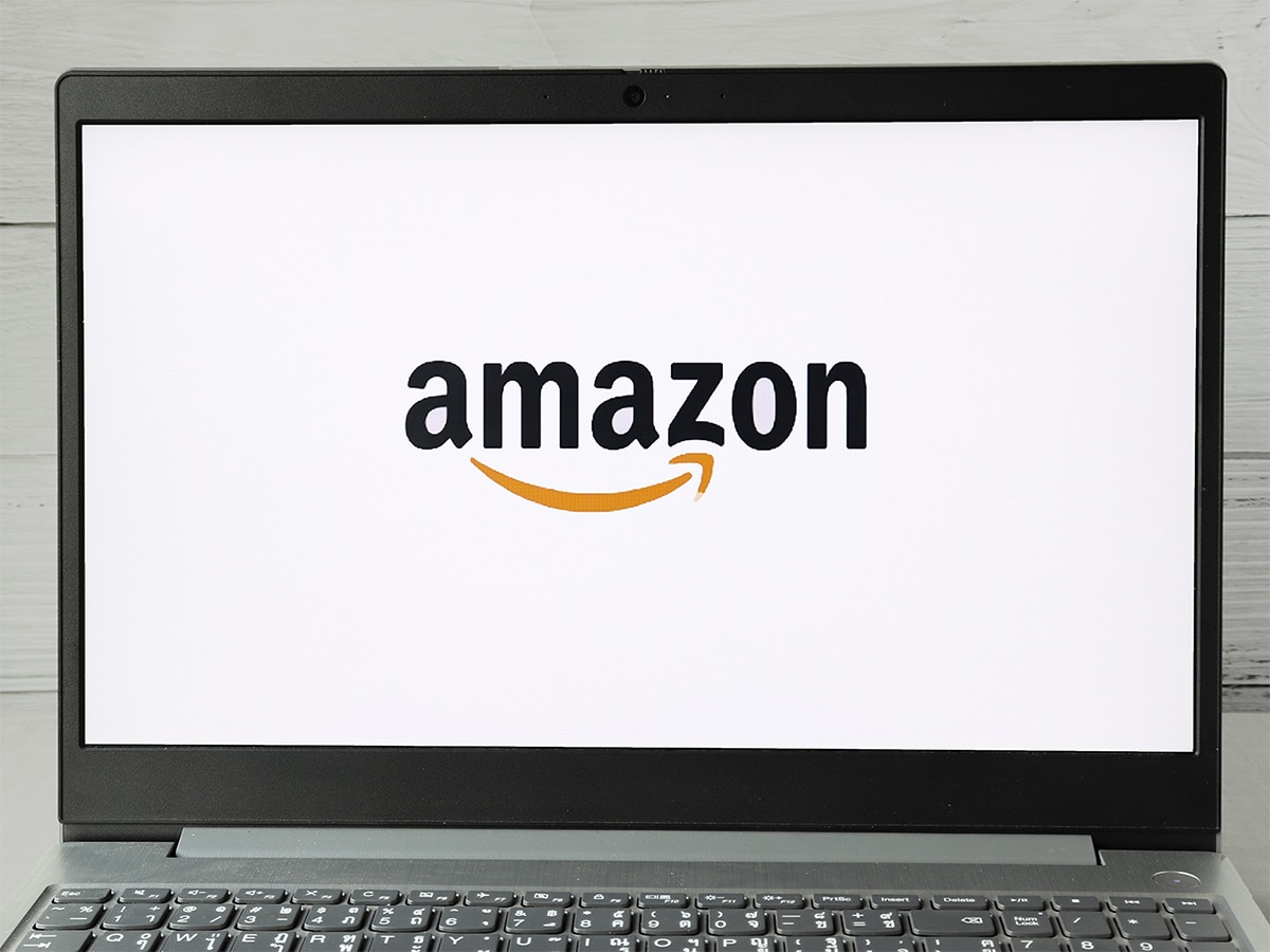 「Amazon整備済み」の中古パソコン、購入時の注意点は？（画像出典：Saitee / Shutterstock.com）