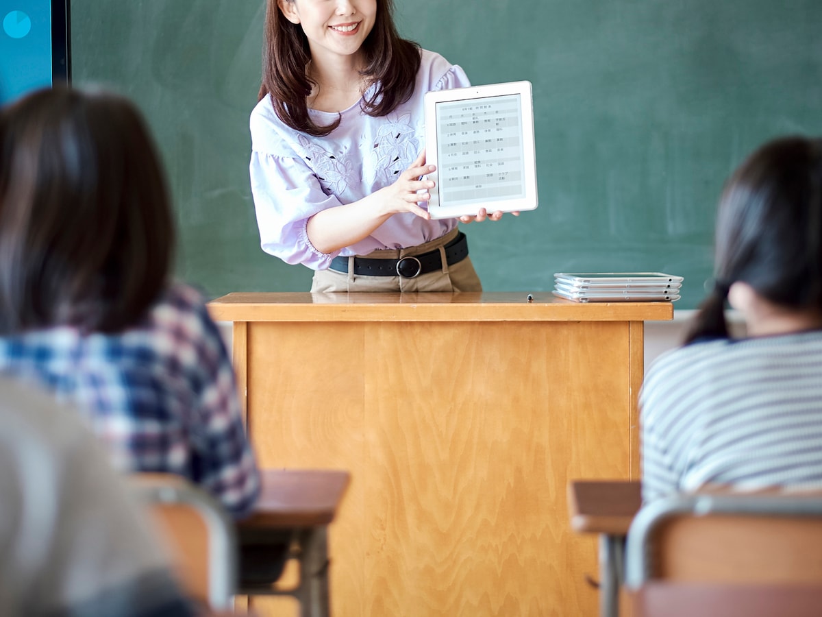 独身の先生に聞いた「結婚したいと思う職業」、女性が選ぶ2位は「教員」! 1位は? - All About ニュース