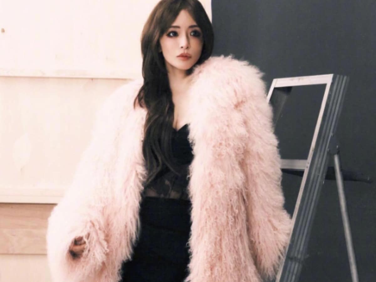 可愛すぎてもはやAI」浜崎あゆみ、絶対領域あらわなモデルショットを