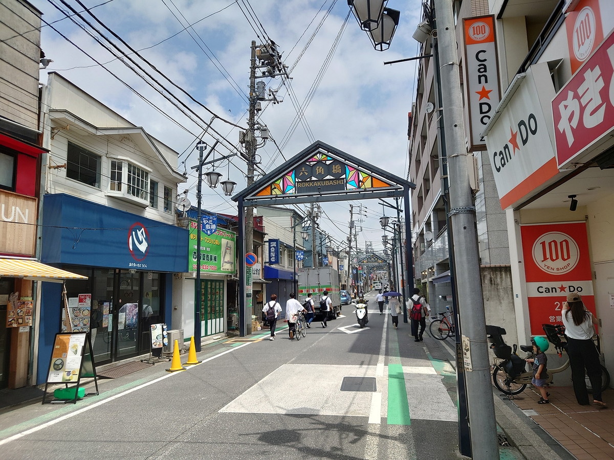 昭和の香りを残す六角橋商店街がある神奈川区