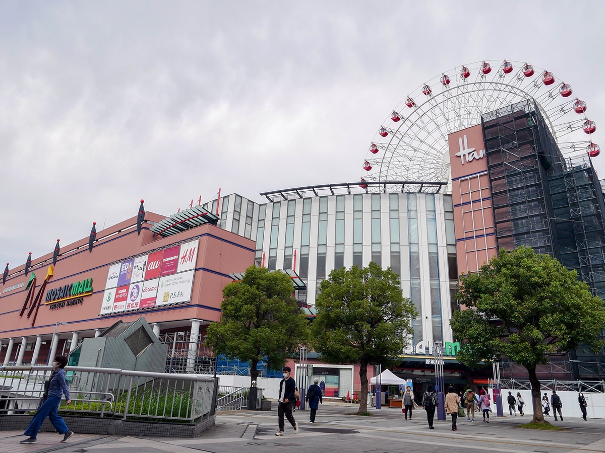 センター北駅周辺は「モザイクモール港北」など商業施設が充実している