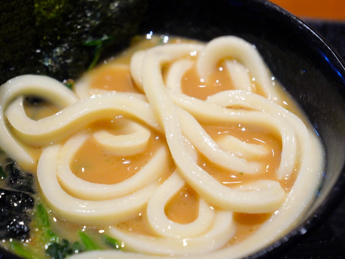 国産小麦、塩、水のみでつくる打ち立てのうどん