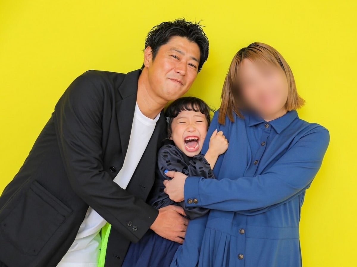 「パパ拒否モードをだして」尾形あい、ほっこりエピソード&家族スリーショット公開! 「微笑ましい光景」 - All About ニュース