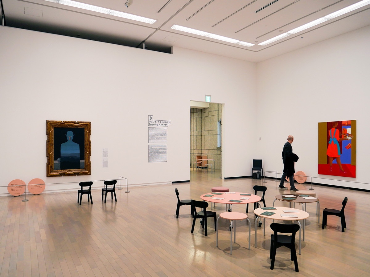「第8章 いよいよ、みなとが、ひらく」展示風景。子どもの身長に合わせて低い位置で展示されている