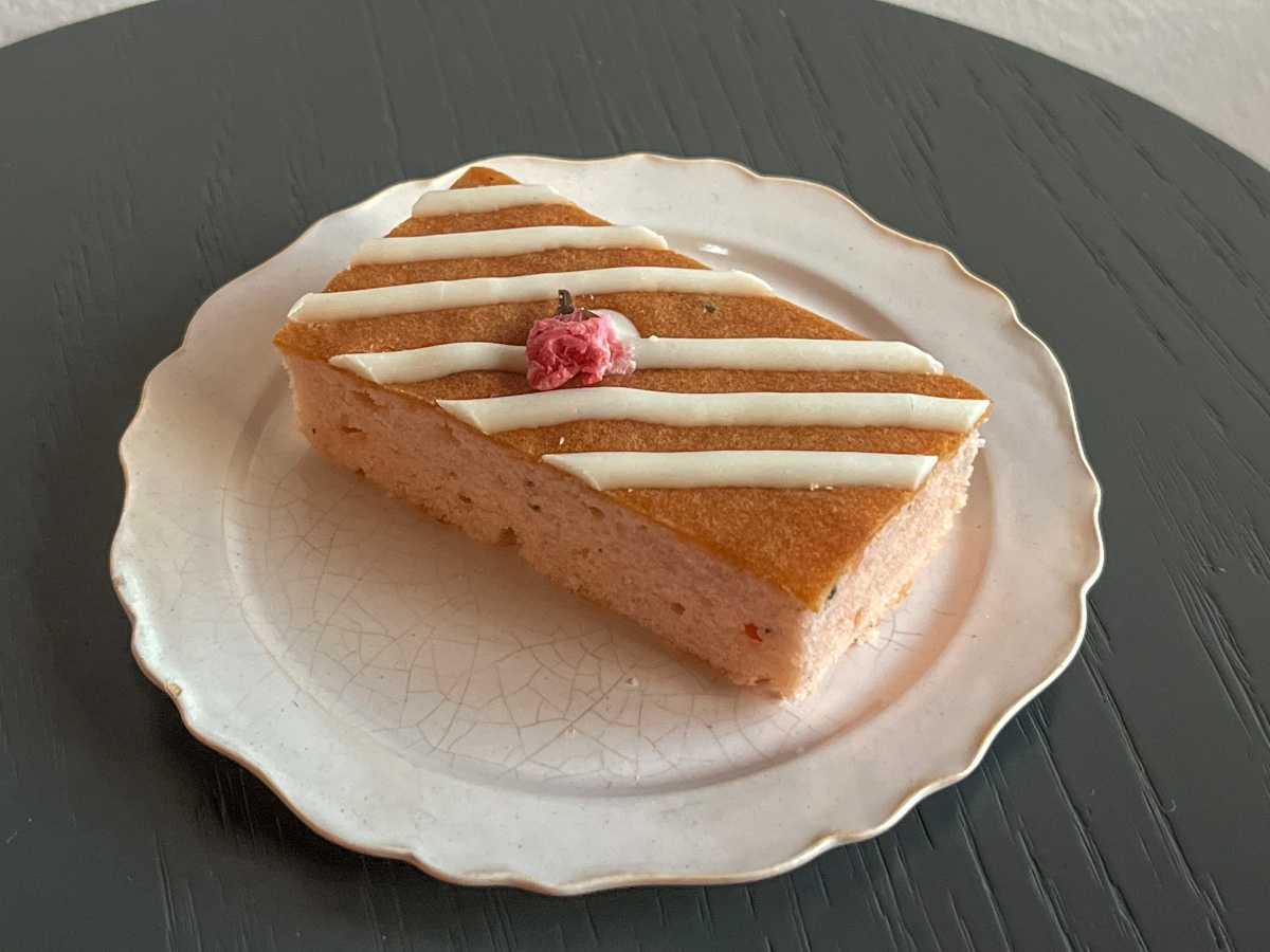 「桜のチーズケーキ」（税込390円）