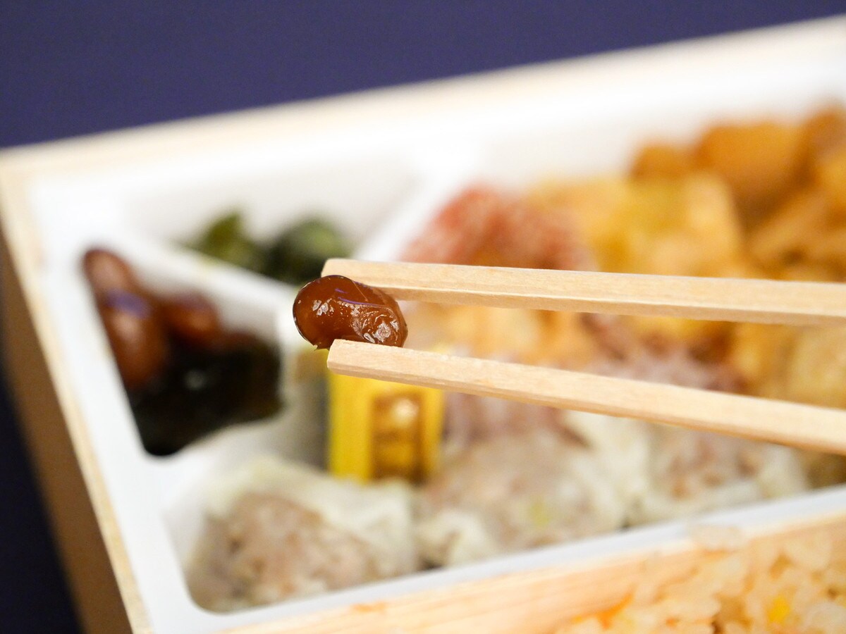 福井県の郷土料理「煮豆」はかために茹でた大豆がポイント(筆者撮影)