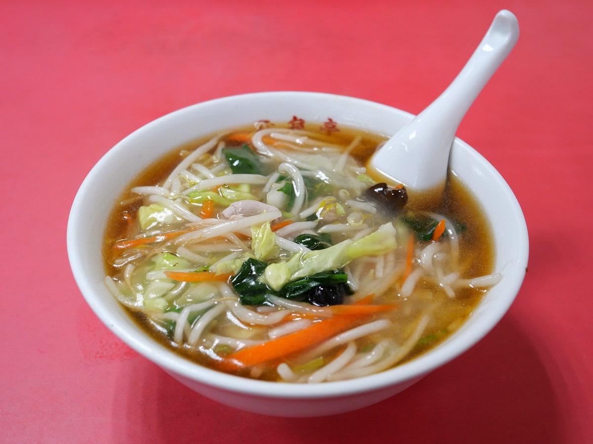 横浜のご当地麺であるサンマー麺も中区が発祥といわれている。画像は「玉泉亭」のサンマーメン