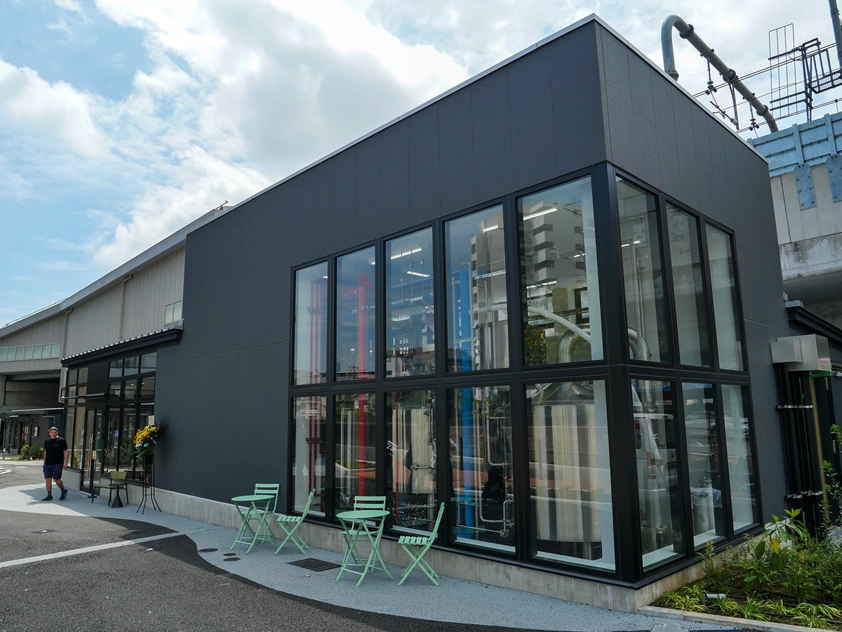 タンクは屋外からも見える