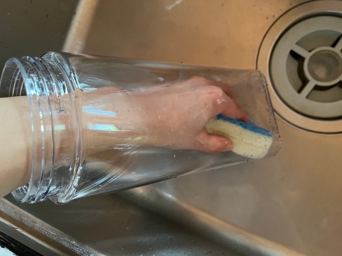 本体に手が入るから、底も洗いやすい