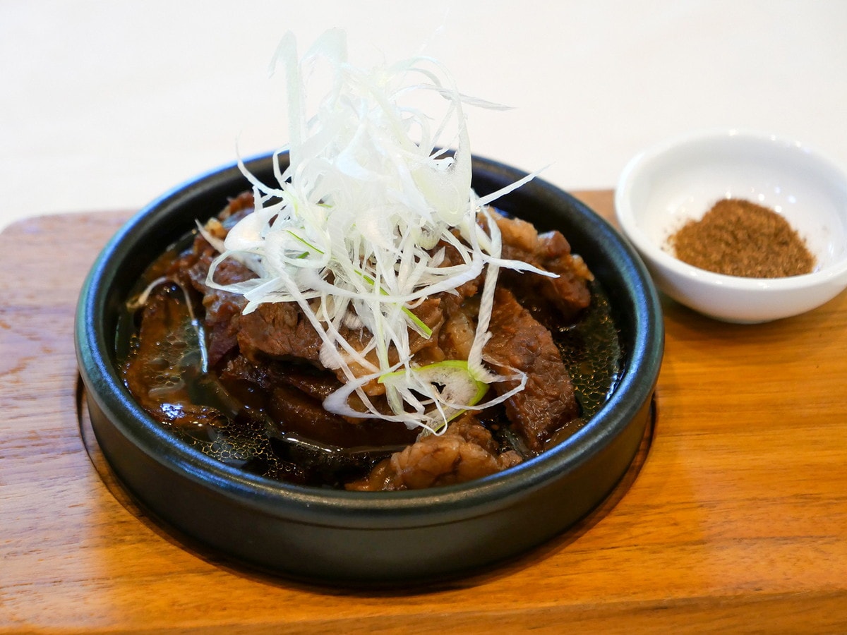 足柄牛すじ煮込み（税込1080円）