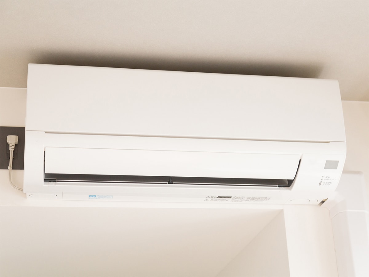 寝るときのエアコン冷房、設定温度は何度が正解？