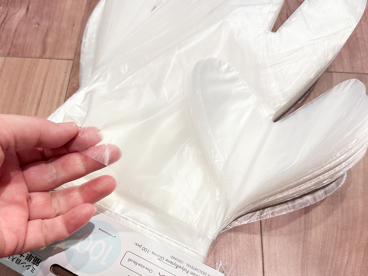吊りさげて使えるポリエチレン手袋