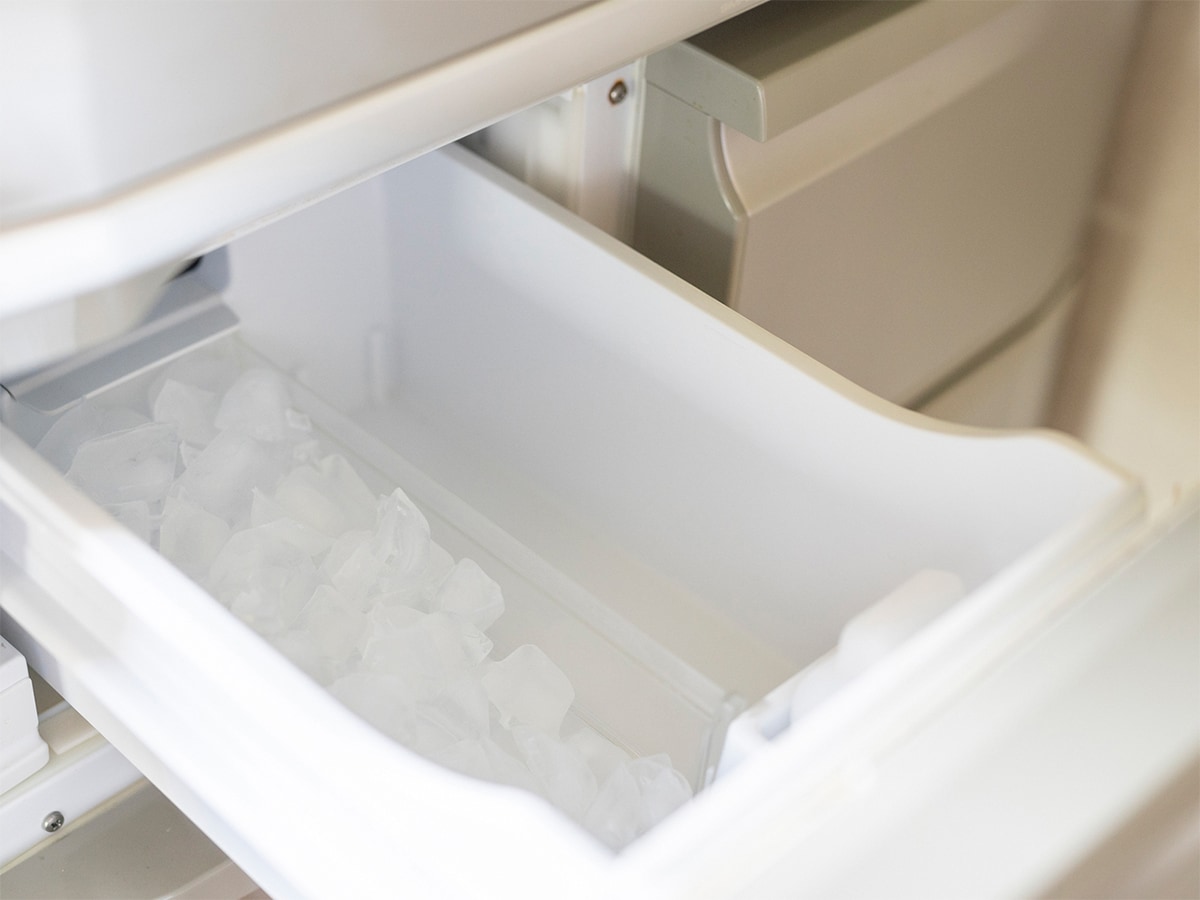 自動製氷機で作った氷がなんだかくさいです……。原因は何ですか？