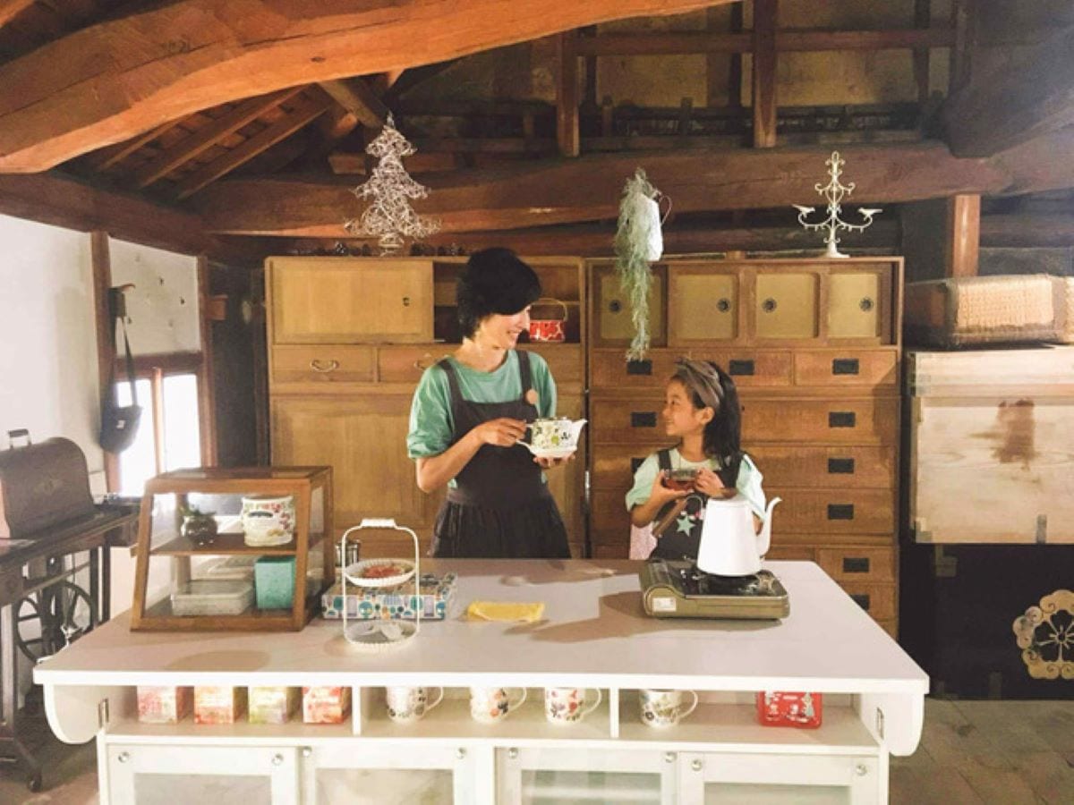 お茶やお菓子も準備。話しやすい場を用意して対話する