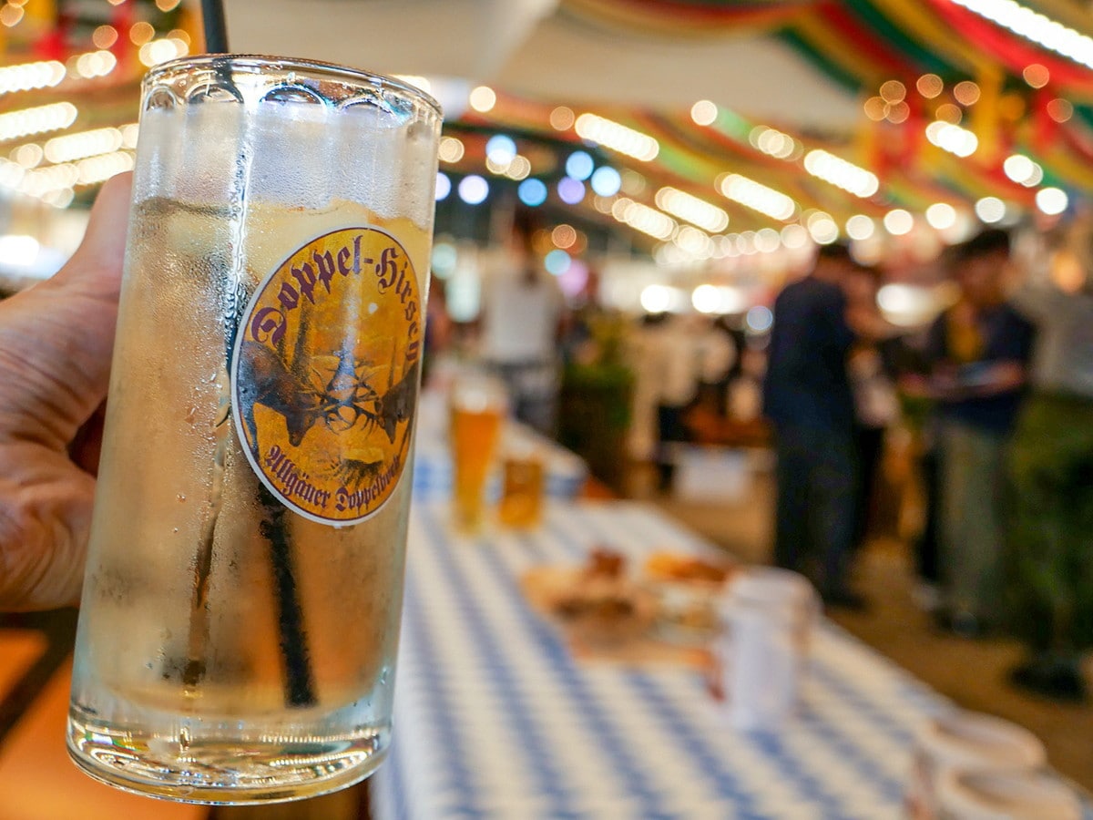 DER HIRSCHBRAU「ザクザク生りんご入り“アプフェルショーレ”」（500ml、税込1000円）