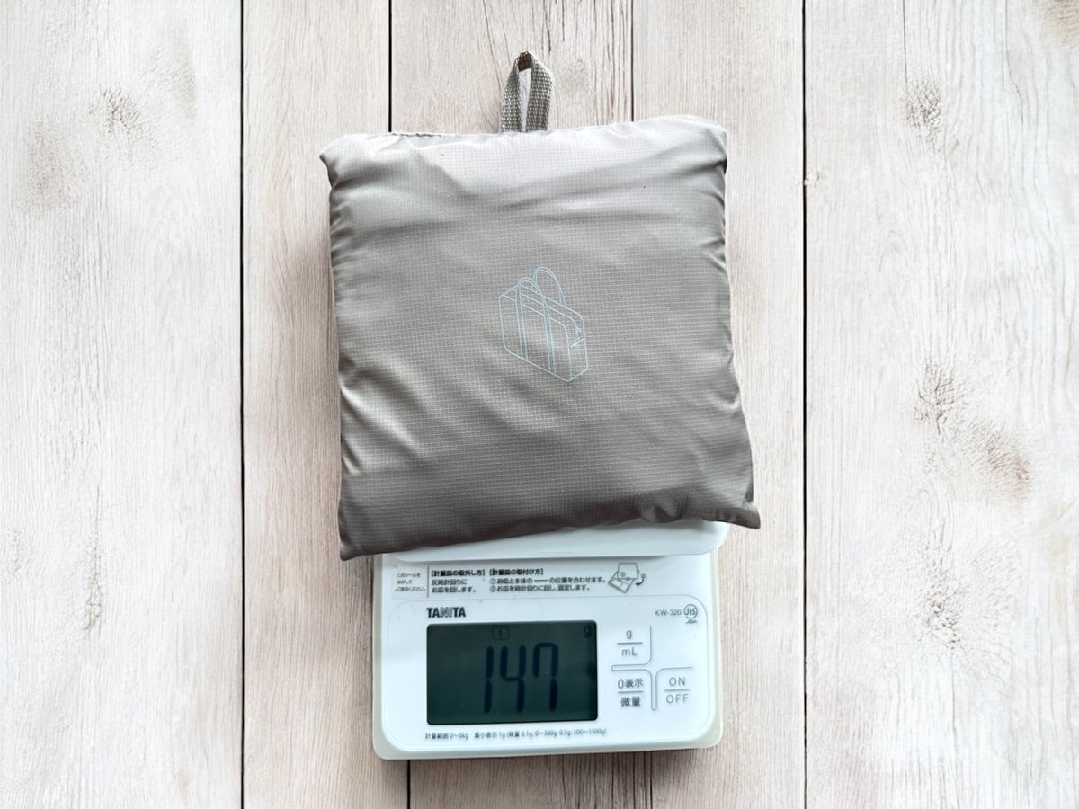 畳んだところ「たためる　撥水横型ボストンバッグ