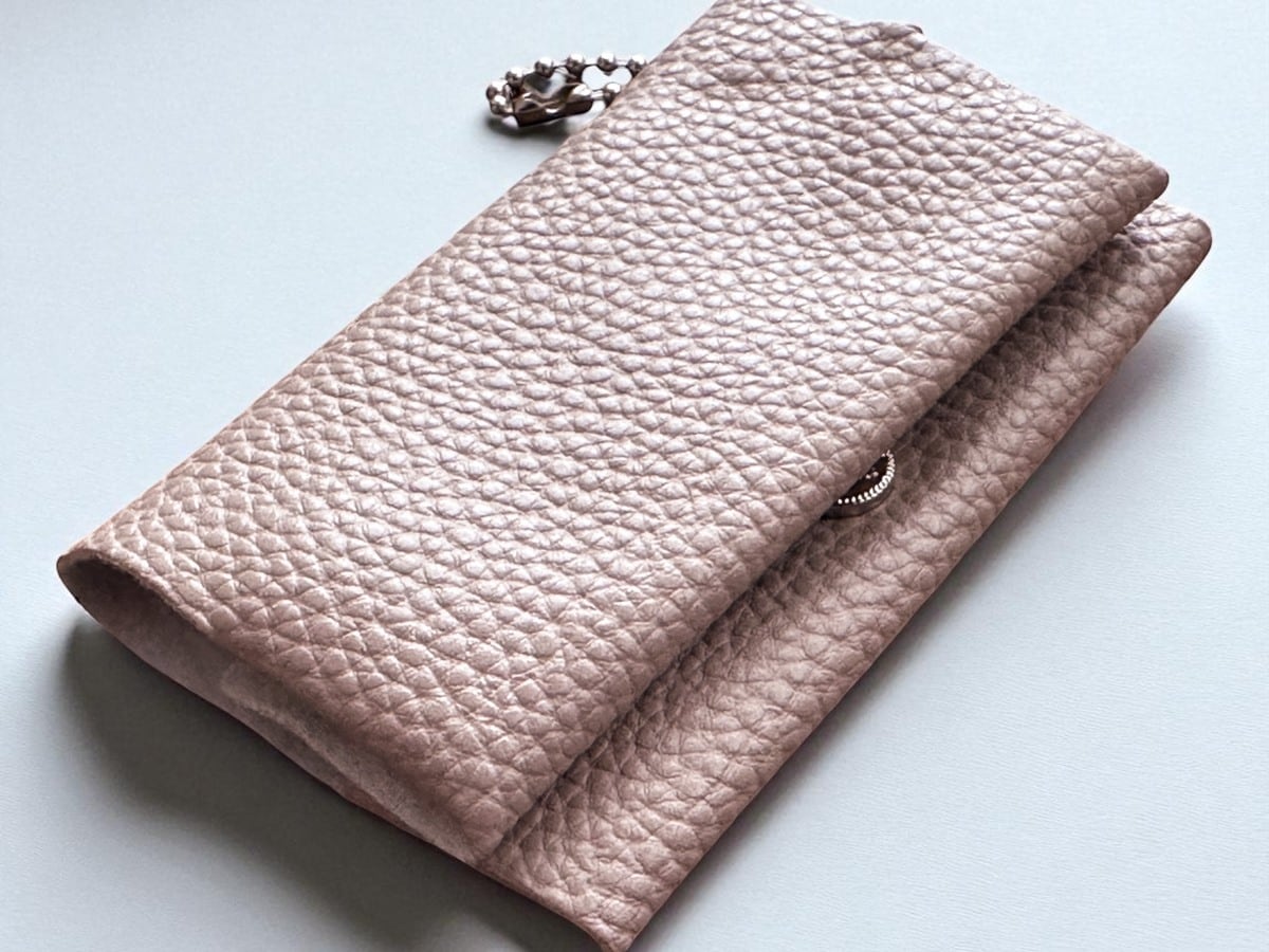 セリア　コンパクトポケットティッシュケースのアップ