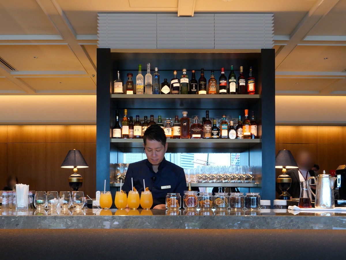 バーカウンターは全4席