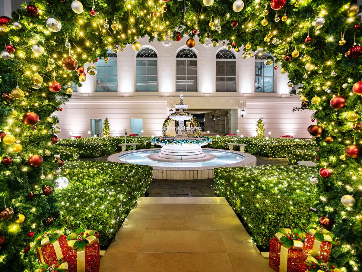 本館中庭の「光の庭園」がクリスマス仕様に！（2025年12月25日まで、提供画像）
