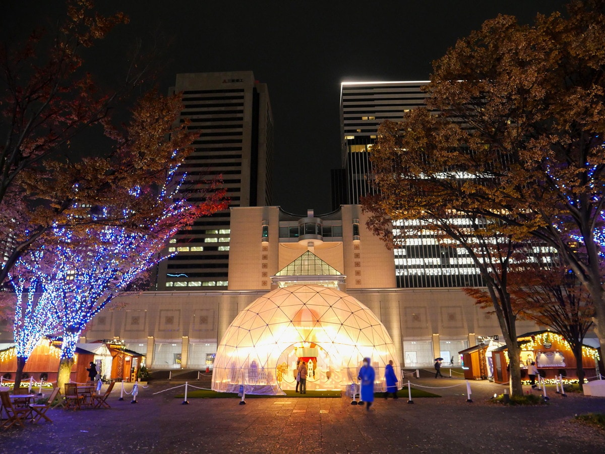 グランモール公園「美術の広場」周辺で「みなとみらいChristmas Market 2025」が初開催（筆者撮影）