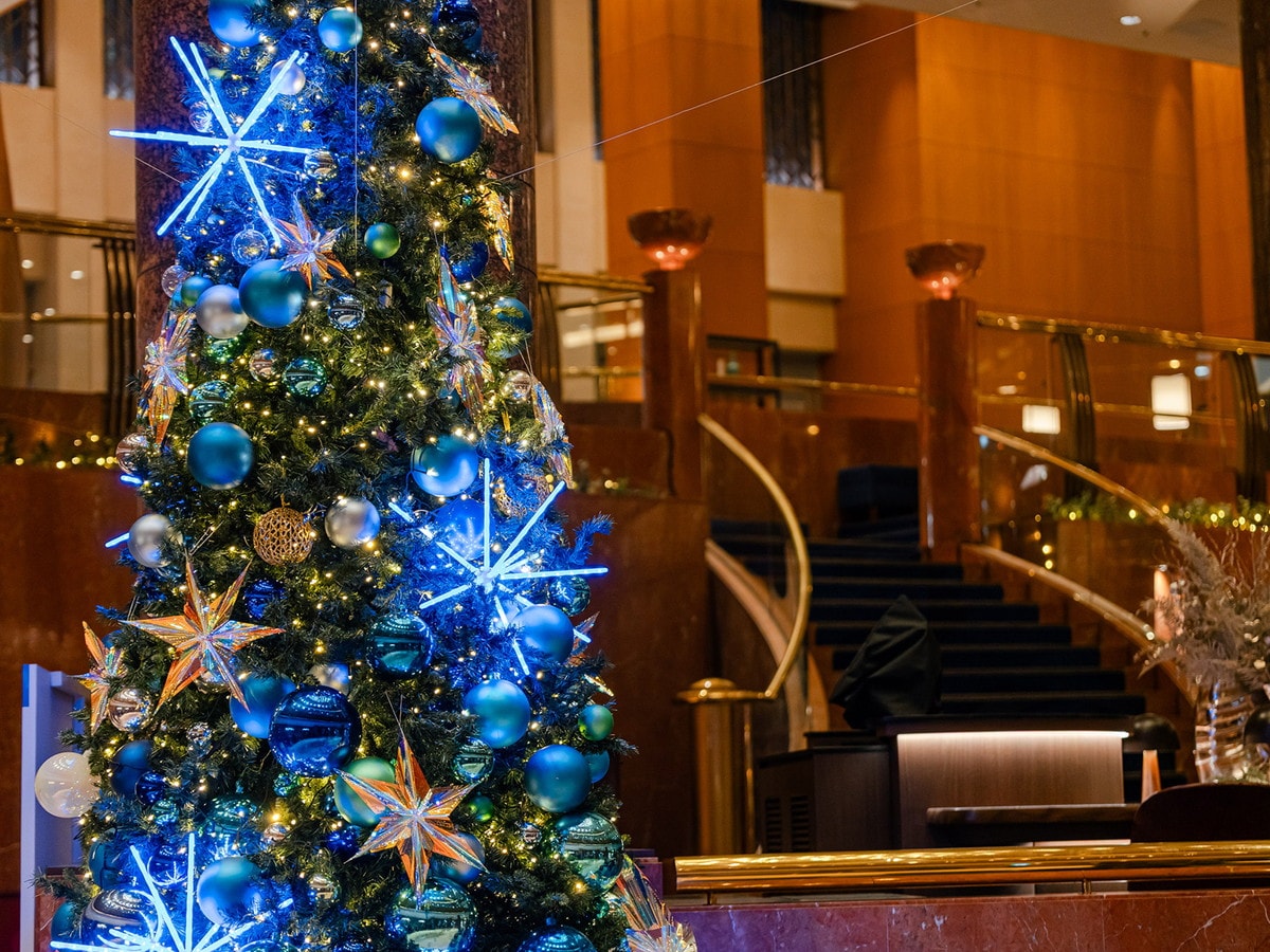 「希望のツリー」がロビーに初登場（2025年12月25日まで、提供画像）