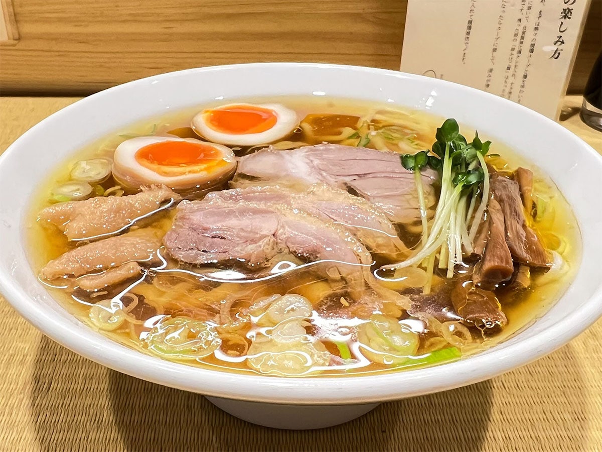 「手打 親鶏中華そば 綾川」公式サイトより