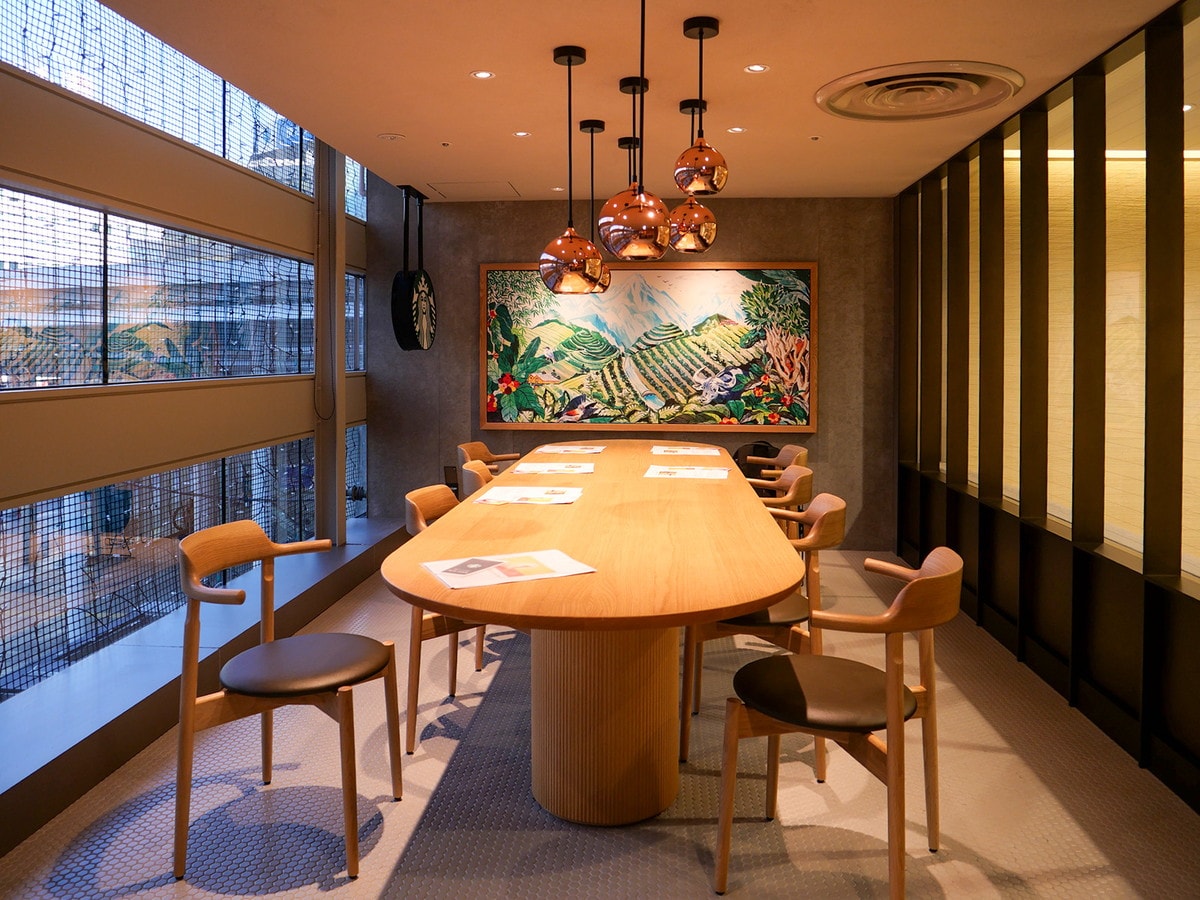 大きなコミュニティテーブル