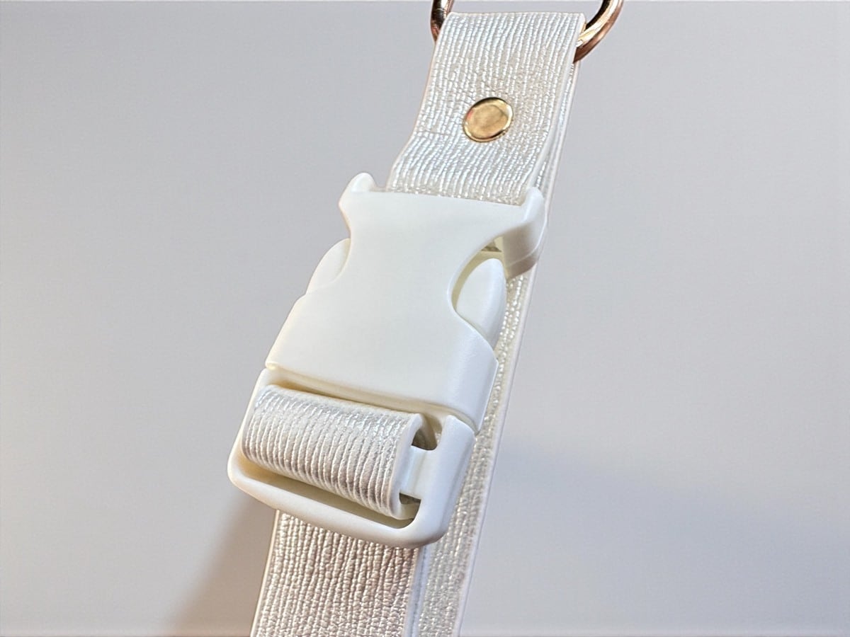 ジャケットホルダーのバックル