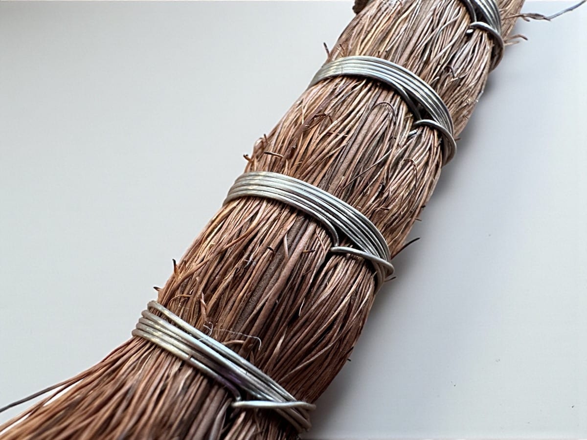 シュロの棒たわし　注意が必要なはりがね