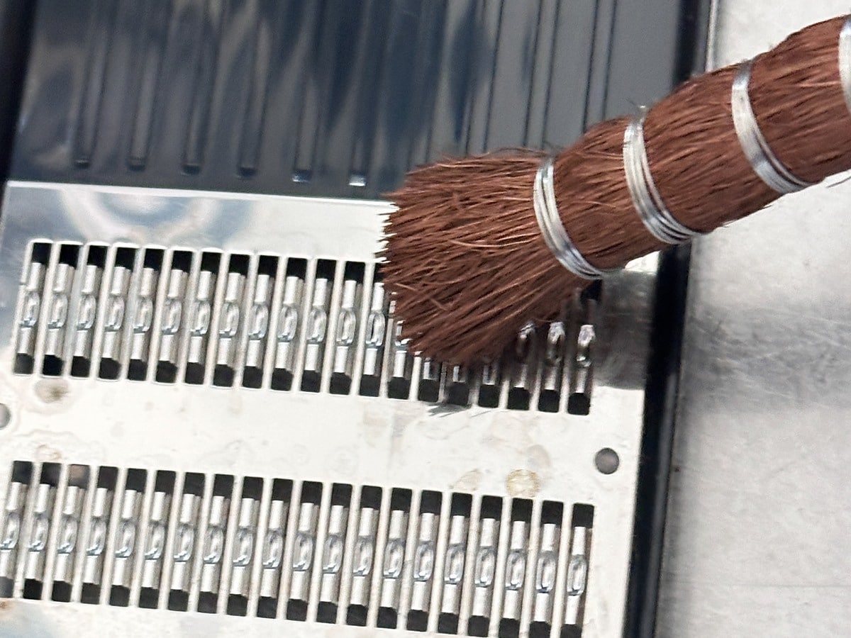 おろしがねとシュロの棒たわし