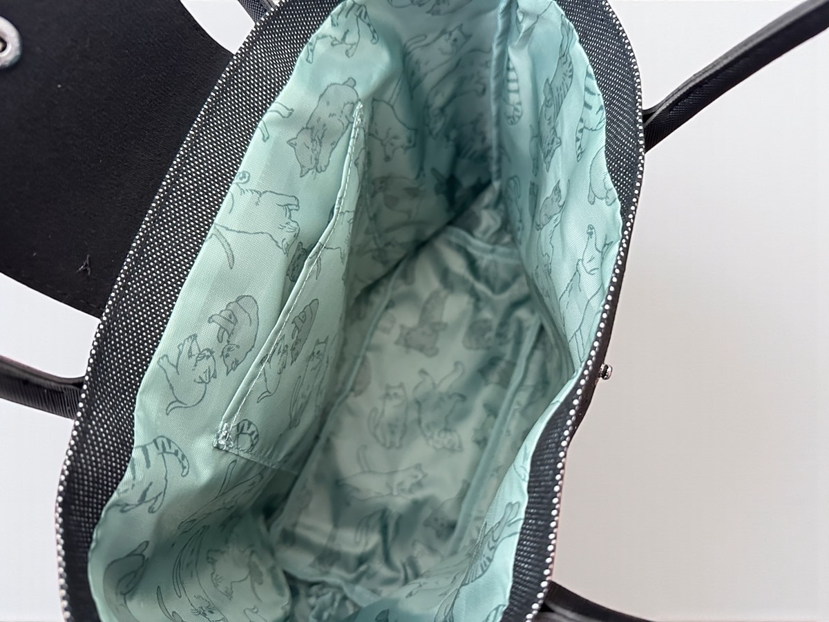 ネコの日バッグの内側