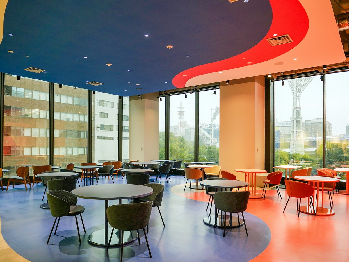 「ワンダリアカフェ」の窓からは横浜スタジアムが見える