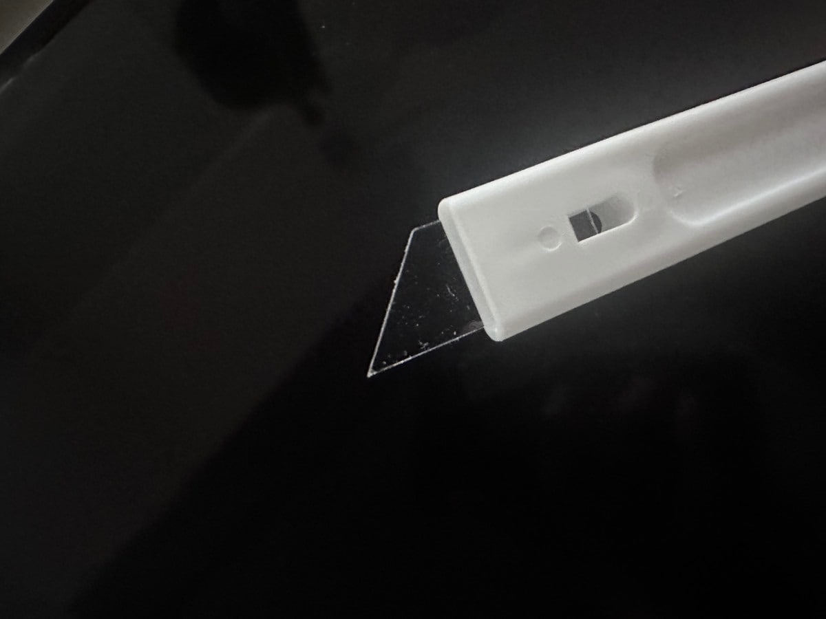 しなってすき間に入り込むかき出しヘラ