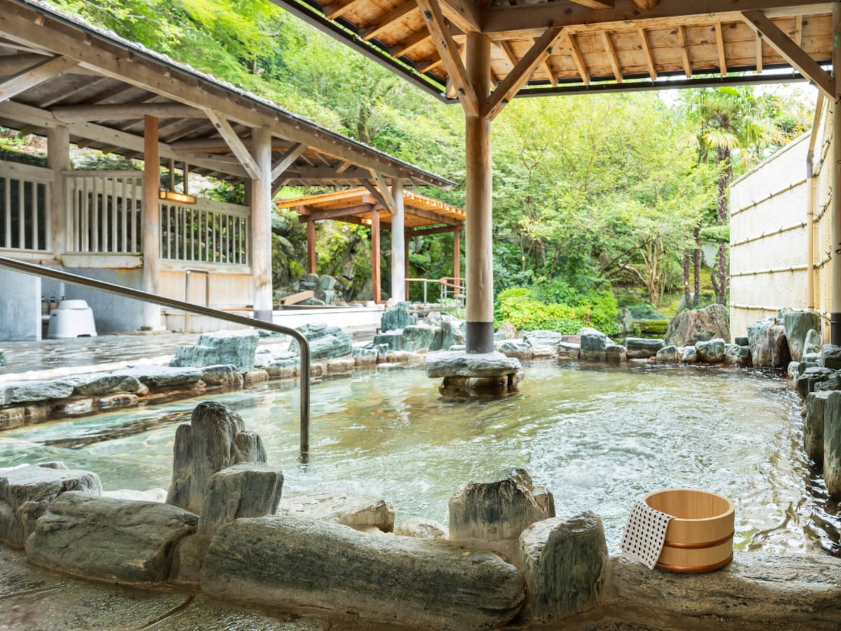 【栃木県の人気スーパー銭湯】「佐野やすらぎの湯」は天然温泉と充実のサウナが自慢。多彩な湯船で心ゆくまでリラックス - All About ニュース