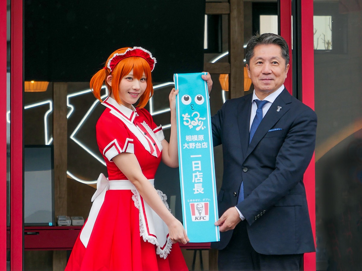 えなこさんは相模原大野台店の1日店長に就任