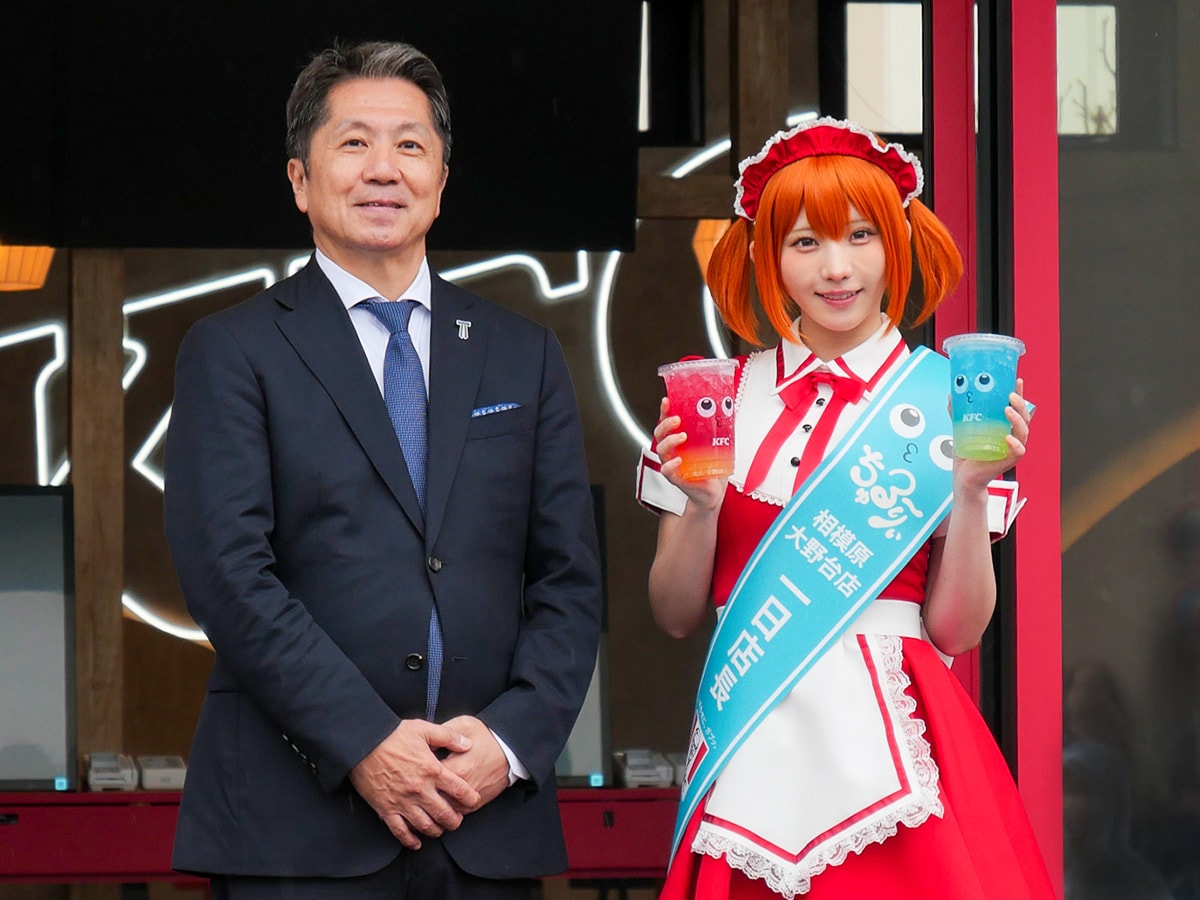 「カップが透明で、お顔が描いてあってかわいい！ 2人で味違いで頼んで一緒に撮ったら楽しいと思います」とえなこさん