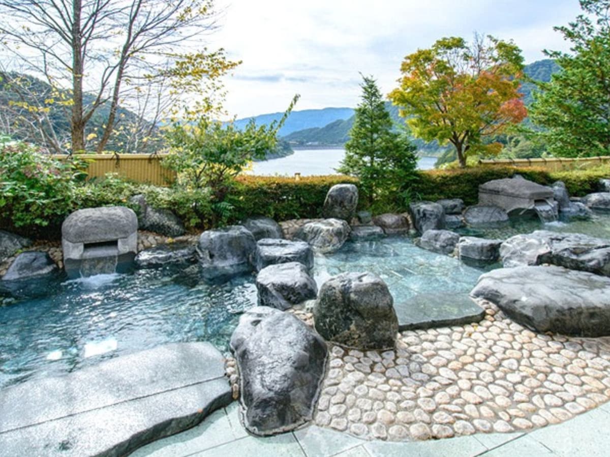 「里山体験 まんてん星の湯」公式Webサイトより