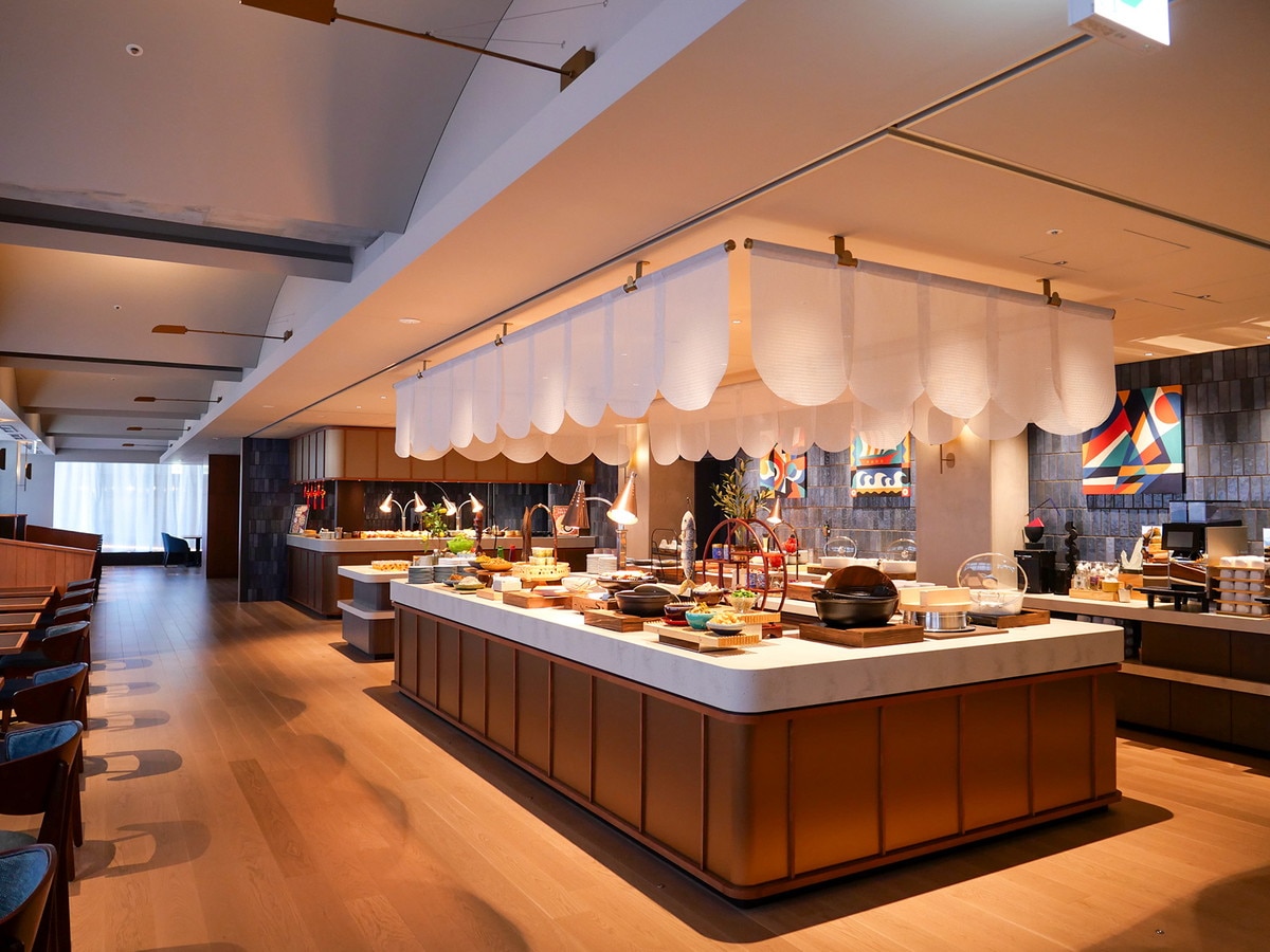 朝食からディナーまで楽しめる「OMOダイニング」（筆者撮影）