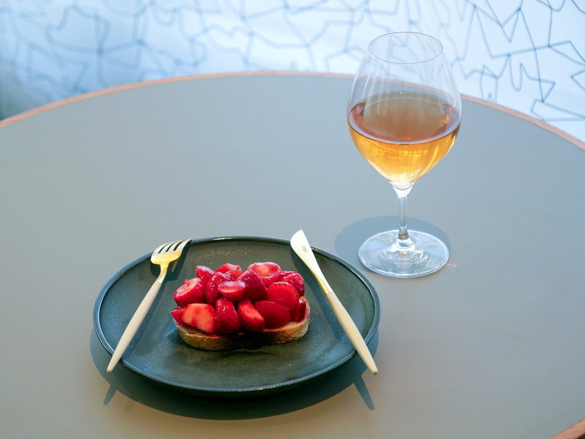 パンをおつまみにお酒を飲む「パン飲み」を提案（筆者撮影）