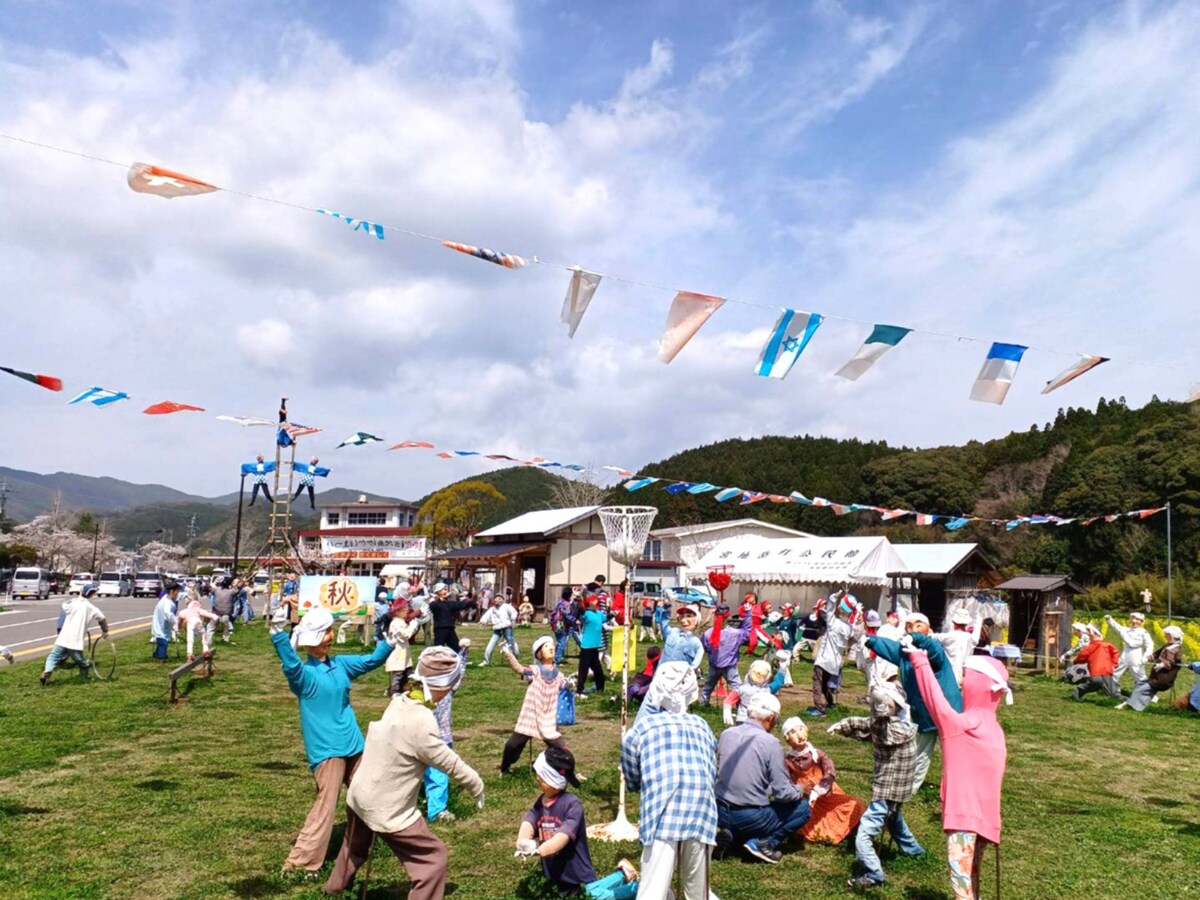 「宮地岳かかしの里」公式Webサイトより