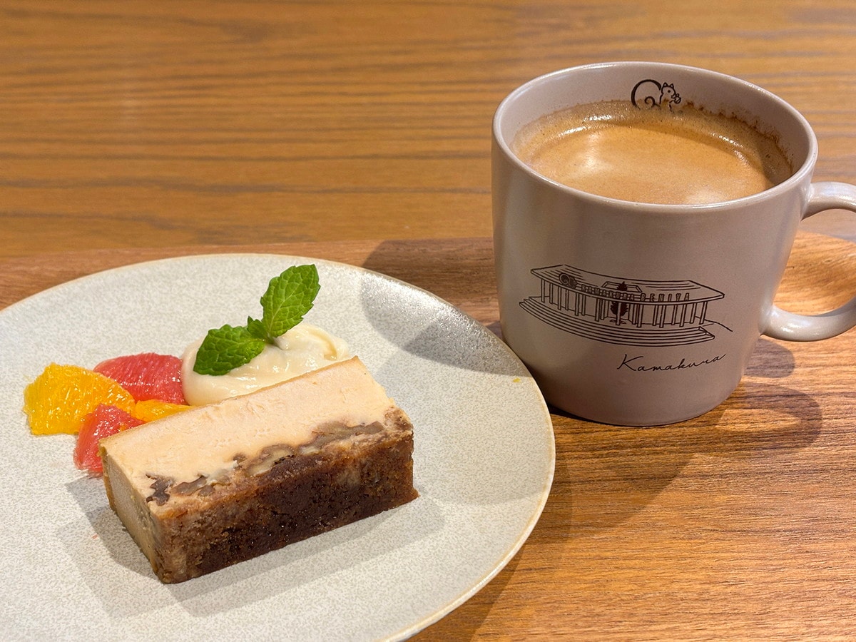 鎌倉紅谷 小町横路店カフェ「Mr. CHEESECAKE クルミッ子 白あんカラマンシークリーム」（税込1595円）※ドリンク別途（筆者撮影）