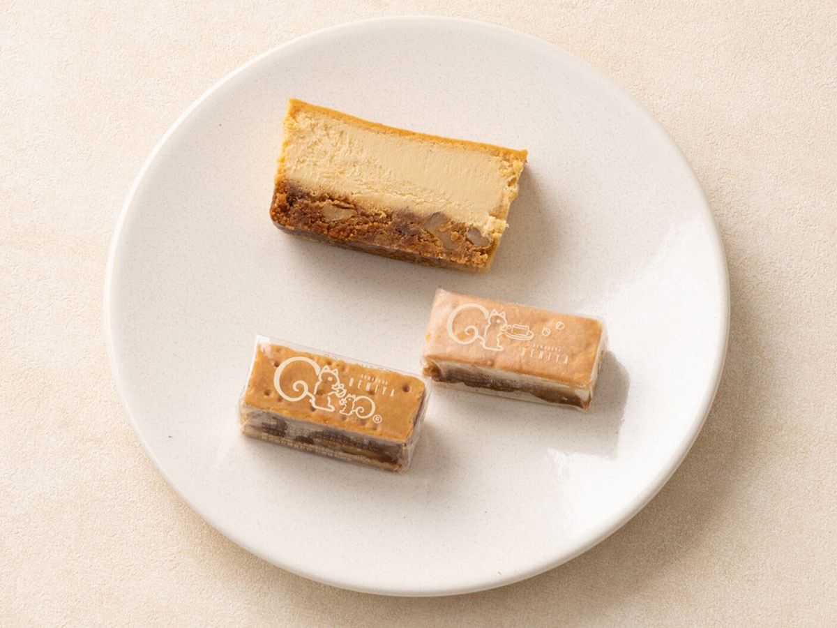 Kurumicco Factory The Cafe「Mr. CHEESECAKE×クルミッ子 食べ比べセット」（税込価格1470円）（提供画像）