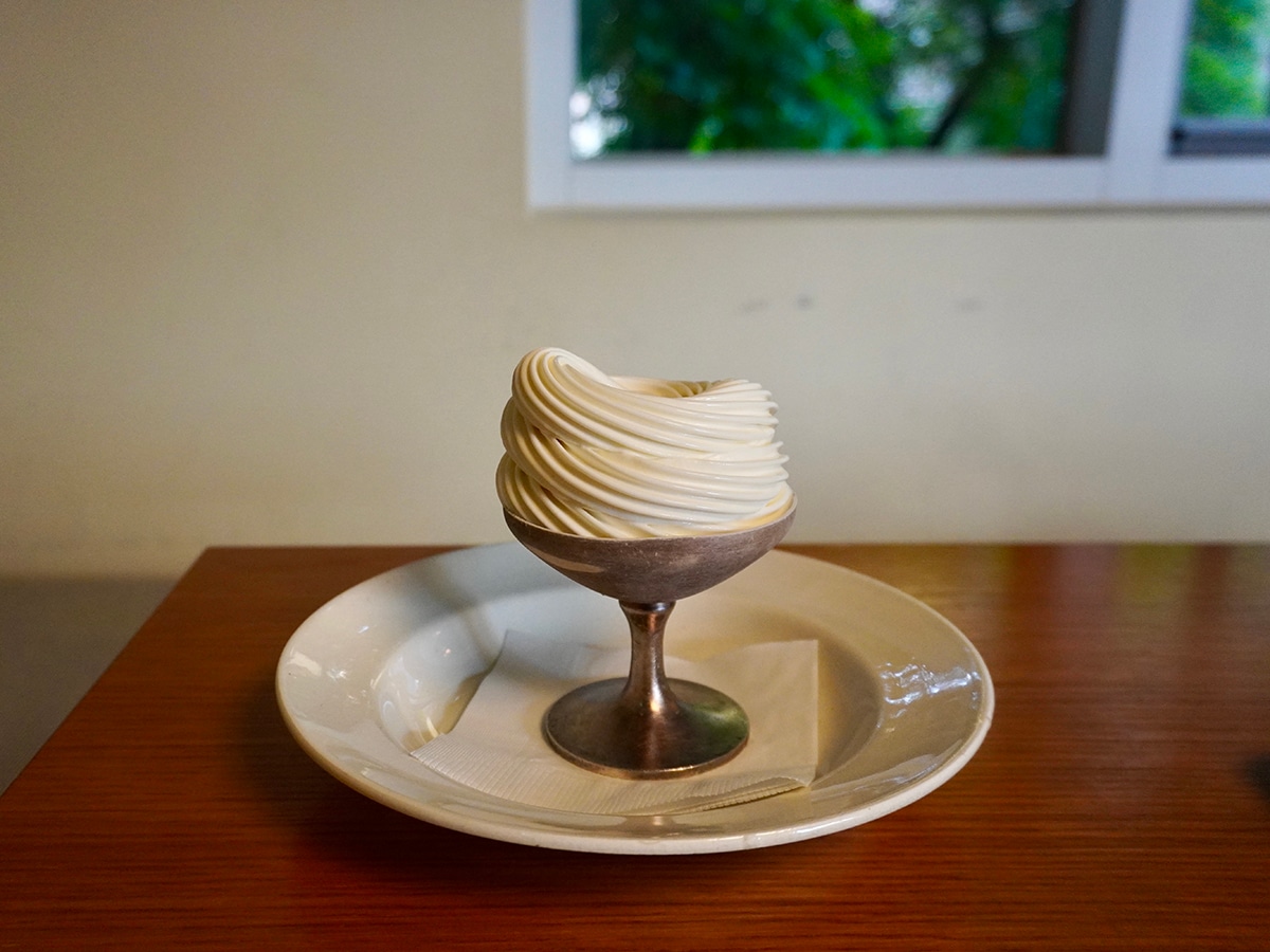 いちごが旬の季節に登場する、ゲイシャアイスクリーム9,600W。見惚れすぎて、溶けてしまいそう／Cafe MAA ※画像出典：『だから、ひとりソウル』（まろ・著／主婦の友社）