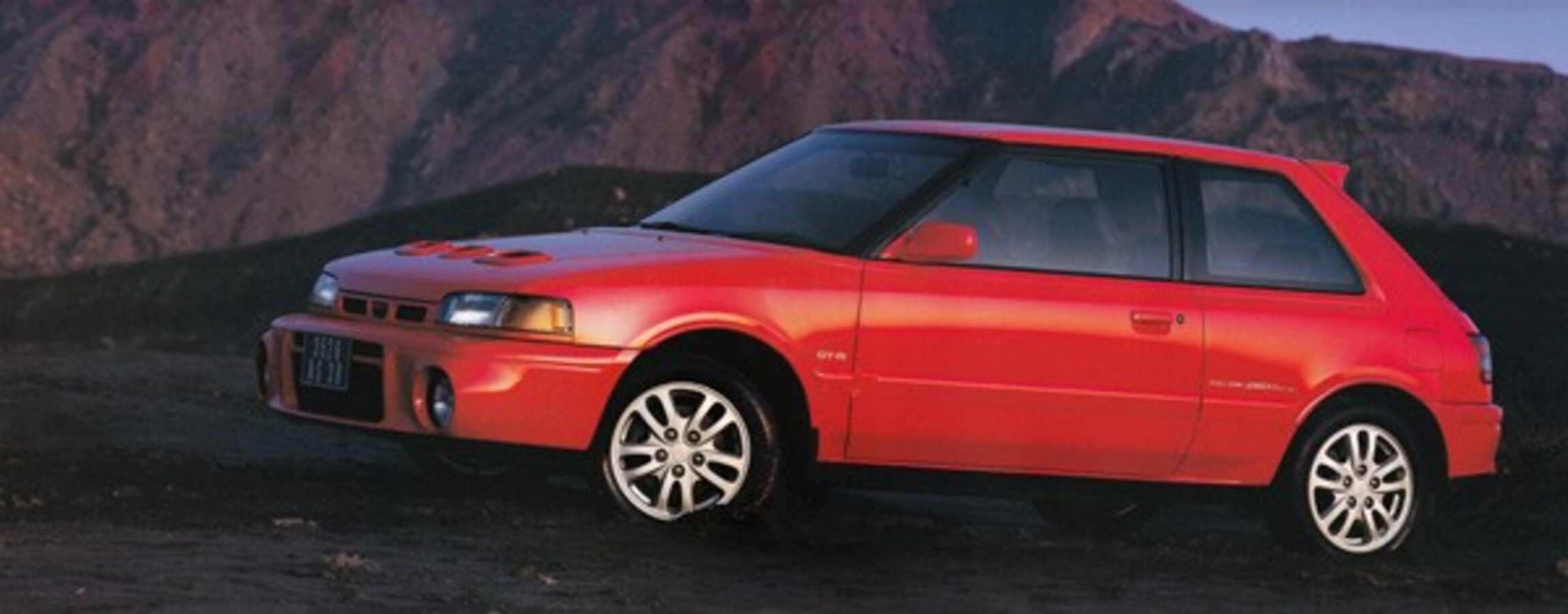 中年名車図鑑 7代目 マツダ ファミリア 世が世なら ファミリアもランエボ インプのような存在になっていた Citrus シトラス